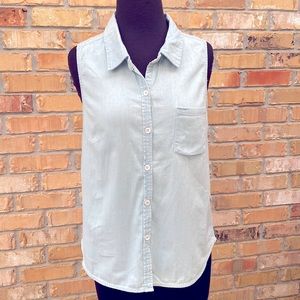 Size Large, Light Blue Denim, Roxy, sleeveless button down top.
